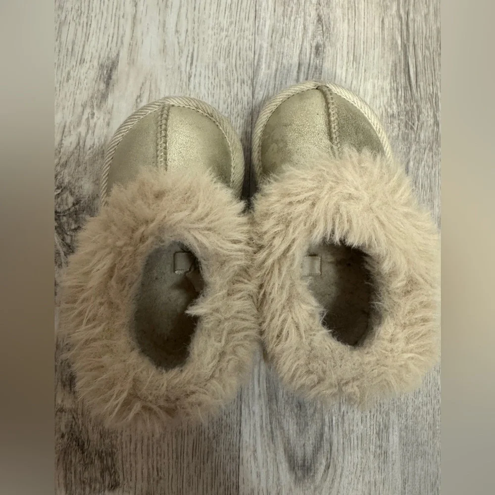 Cat & Jack Cream Furry Kids Shoes